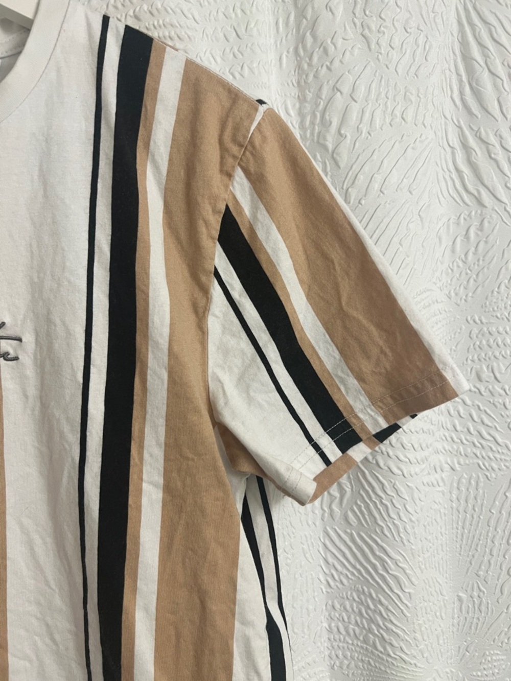 Connor Vertical Stripe T-Shirt Men’s Size M | White Tan Black Crew Neck Casual - Picture 5 of 9